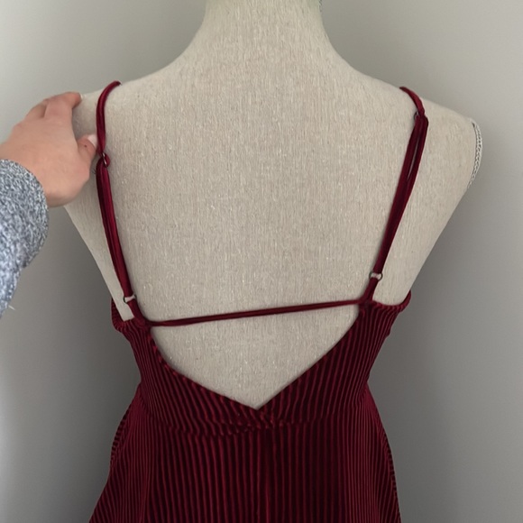Forever 21 Burgundy/Wine Velvet Ribbed Dress Size Small - Picture 4 of 4